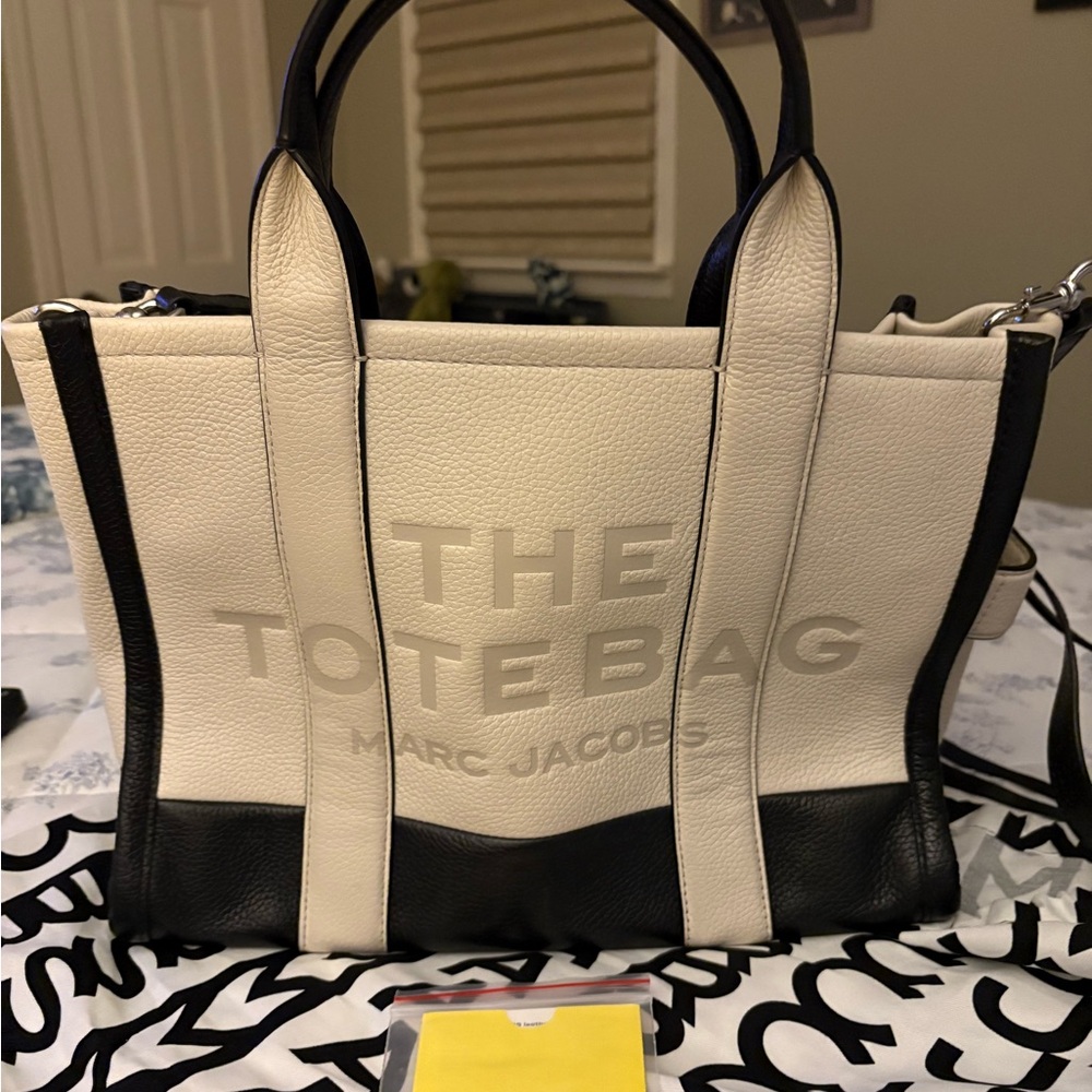 Marc Jacobs Black and Cream Medium cow leather Tote Bag